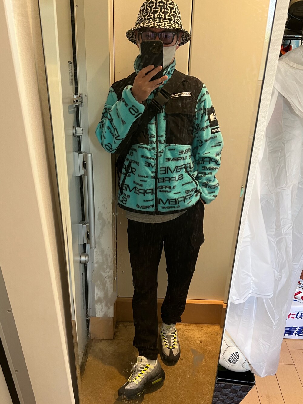 Supreme のハットを使った「ストリートファッション」の人気