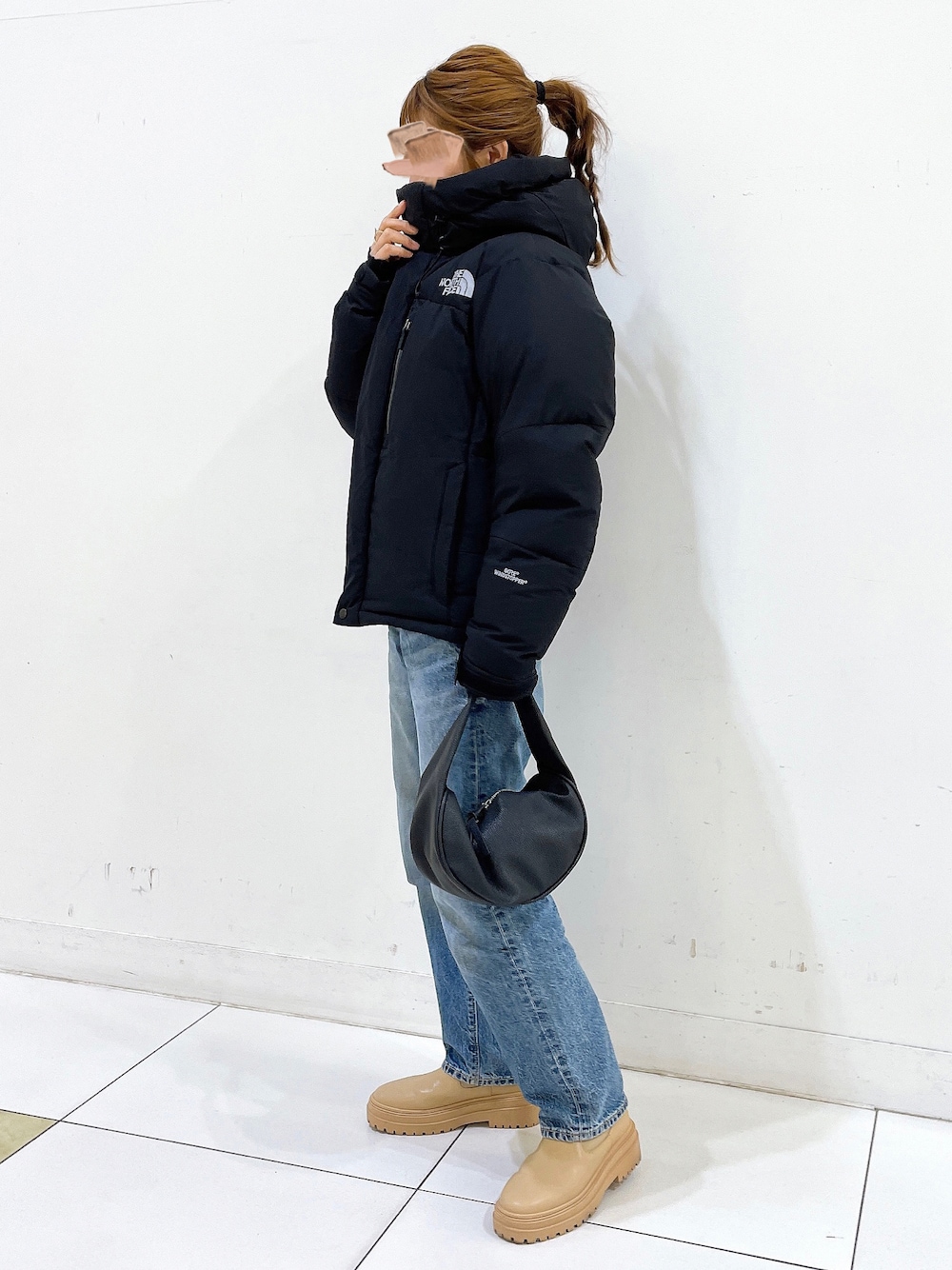 「バルトロライトジャケット、THE NORTH FACE、ダウンジャケット、ダウンコーデ、GU、デニム、デニムコーデ、ブーツコーデ、ハンドバッグ、おでかけコーデ、メンズライク、ストリート、ショートブーツ」｜「THE NORTH FACEの◇THE NORTH FACE BALTRO LIGHT JACKET / ザ ノースフェイス バルトロライトジャケット（ダウンジャケット/コート、ブラック系）」を使った、𝕂𝔼𝕀𝕂𝕆さん（レディース・160cm）の冬コーディネートの1枚目の写真