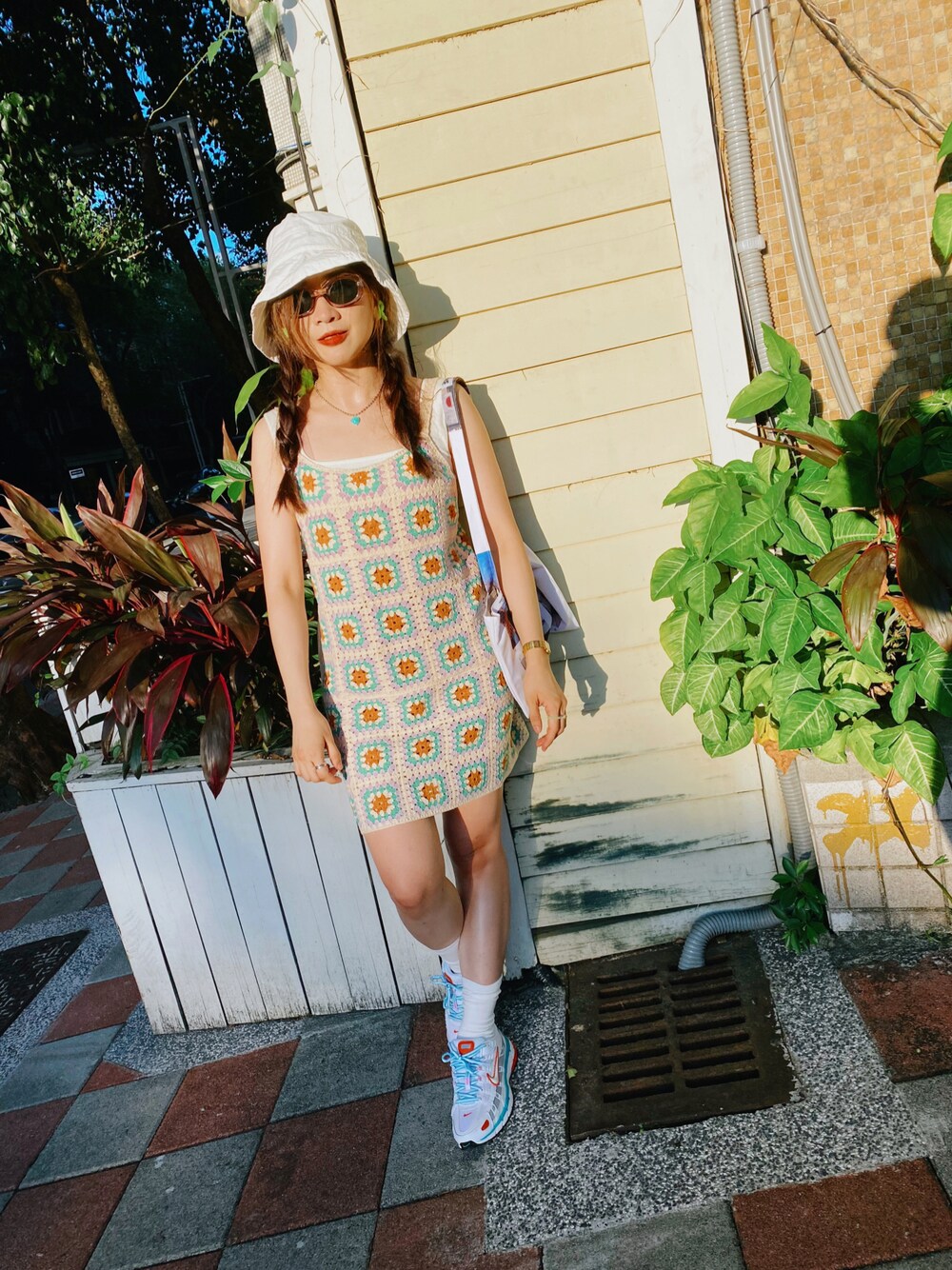 「ootd、夏、outfit、RETRO GIRL、vintage、streetstyle、summer、lookbook、Taiwan、onepiece、NIKE、breda、WEAR、YinandYang、korean fashion」｜「bredaのアイテム（腕時計、ゴールド系）」を使った、Zooeyさん（レディース・165cm）の夏コーディネートの1枚目の写真