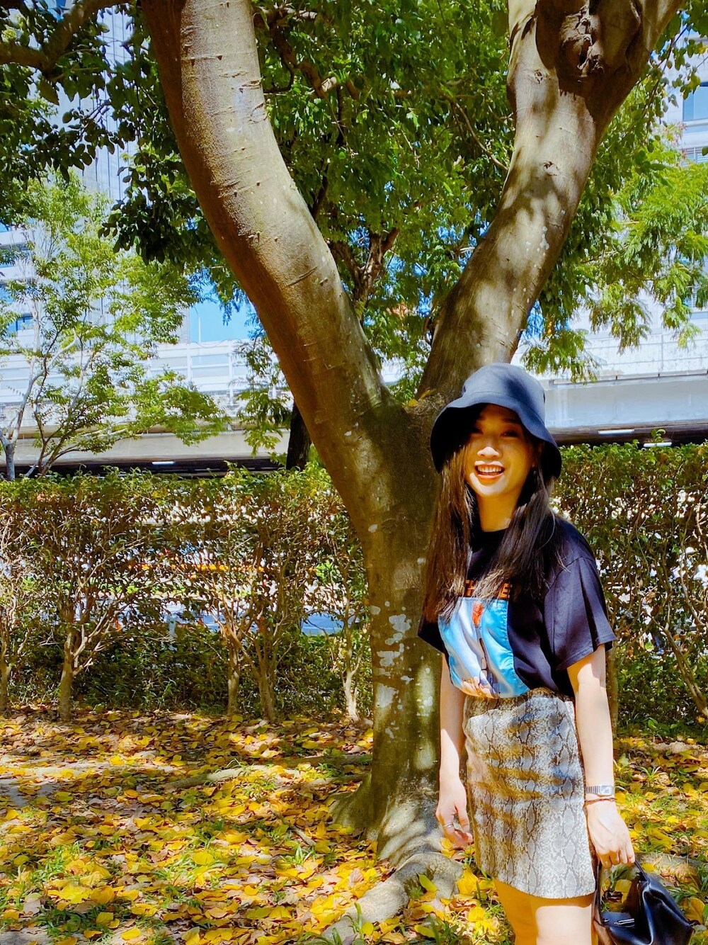 「ootd、outfit、summer、summer style、jouetie、CASIO、vintage、oversize、oldskool、RETRO GIRL、90’s、Tshirts」｜「jouetieのWHITH THE QUICKNES（Tシャツ/カットソー、ブラック系）」を使った、Zooeyさん（レディース・165cm）の冬コーディネートの1枚目の写真