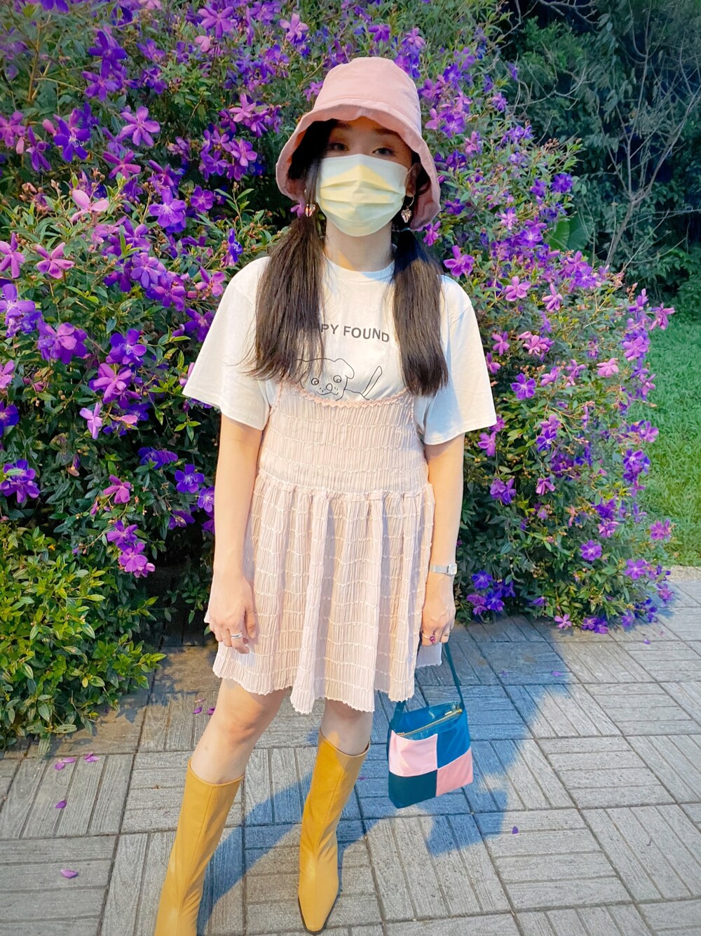 「ootd、lookbook、summer、vintage、oldskool、RETRO GIRL、90’s、STYLENANDA、CASIO、hai、Tshirts、girlish」｜「STYLENANDAのstylenanda （帽子、ピンク系）」を使った、Zooeyさん（レディース・165cm）の冬コーディネートの1枚目の写真
