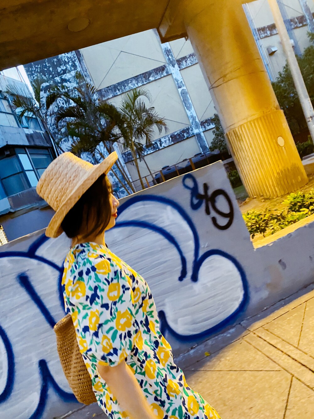 「ootd、夏、outfit、lookbook、summer style、Ray BEAMS、dress、oldskool、vintage、wiwt、flower、onepiece、summer dress、summer」｜「Ray BEAMSのRay BEAMS / ラフィア ブリム アップ ハット（ハット、ベージュ系）」を使った、Zooeyさん（レディース・165cm）の冬コーディネートの1枚目の写真