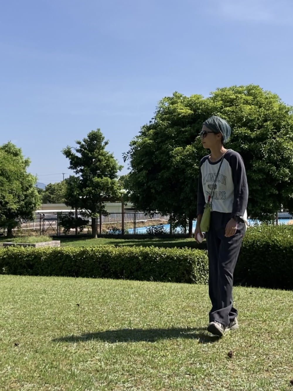 「休日コーデ、メンズライク、シンプルコーデ、初夏コーデ、ootd、古着MIX、プチプラ」｜「BAYFLOWのプリントラグランT7S（Tシャツ/カットソー、グレー系）」を使った、あさみさん（レディース・162cm）の夏コーディネートの1枚目の写真