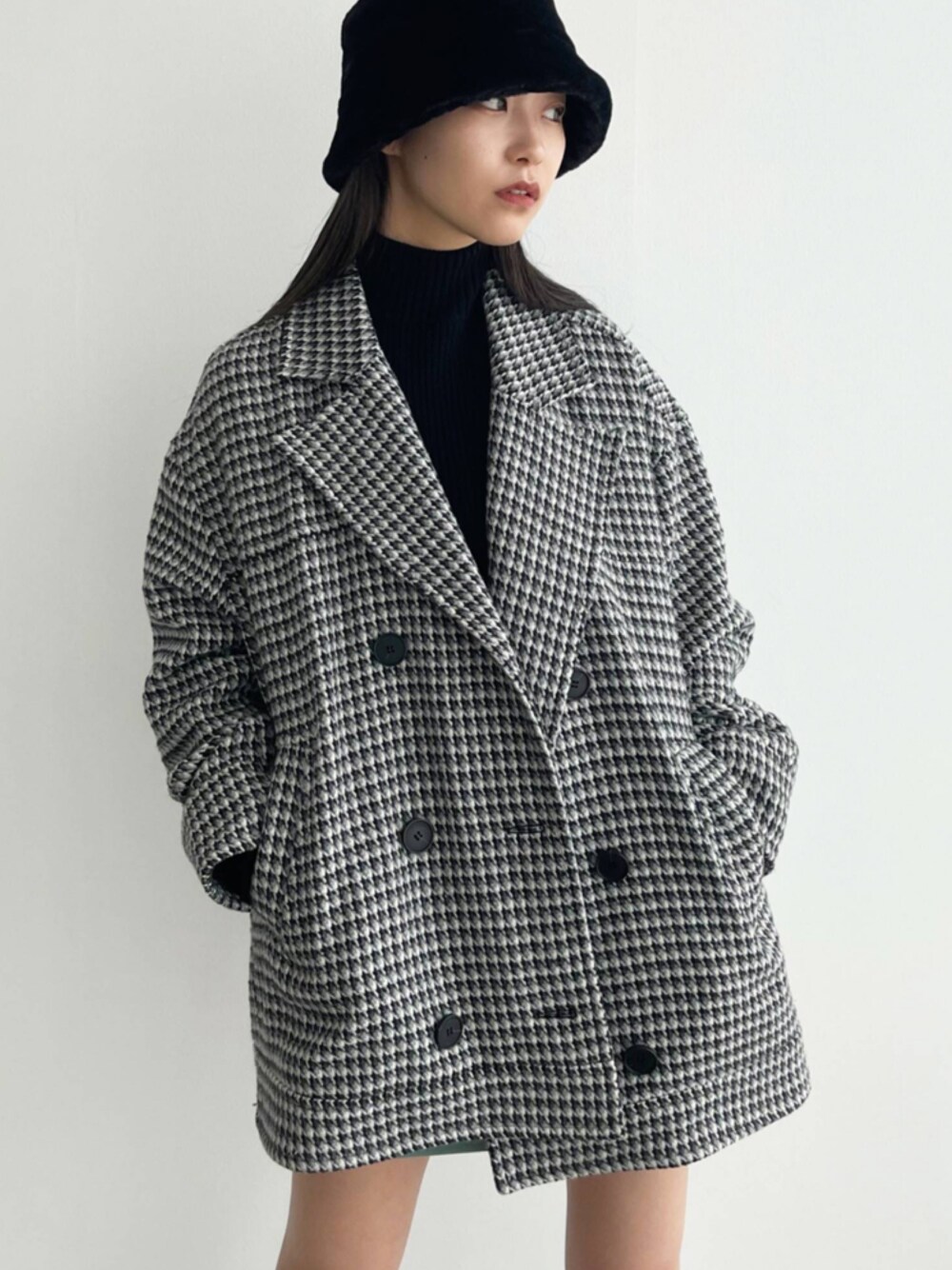 その他のテーラードジャケットを着用したレディースの夏コーディネートの1枚目の写真