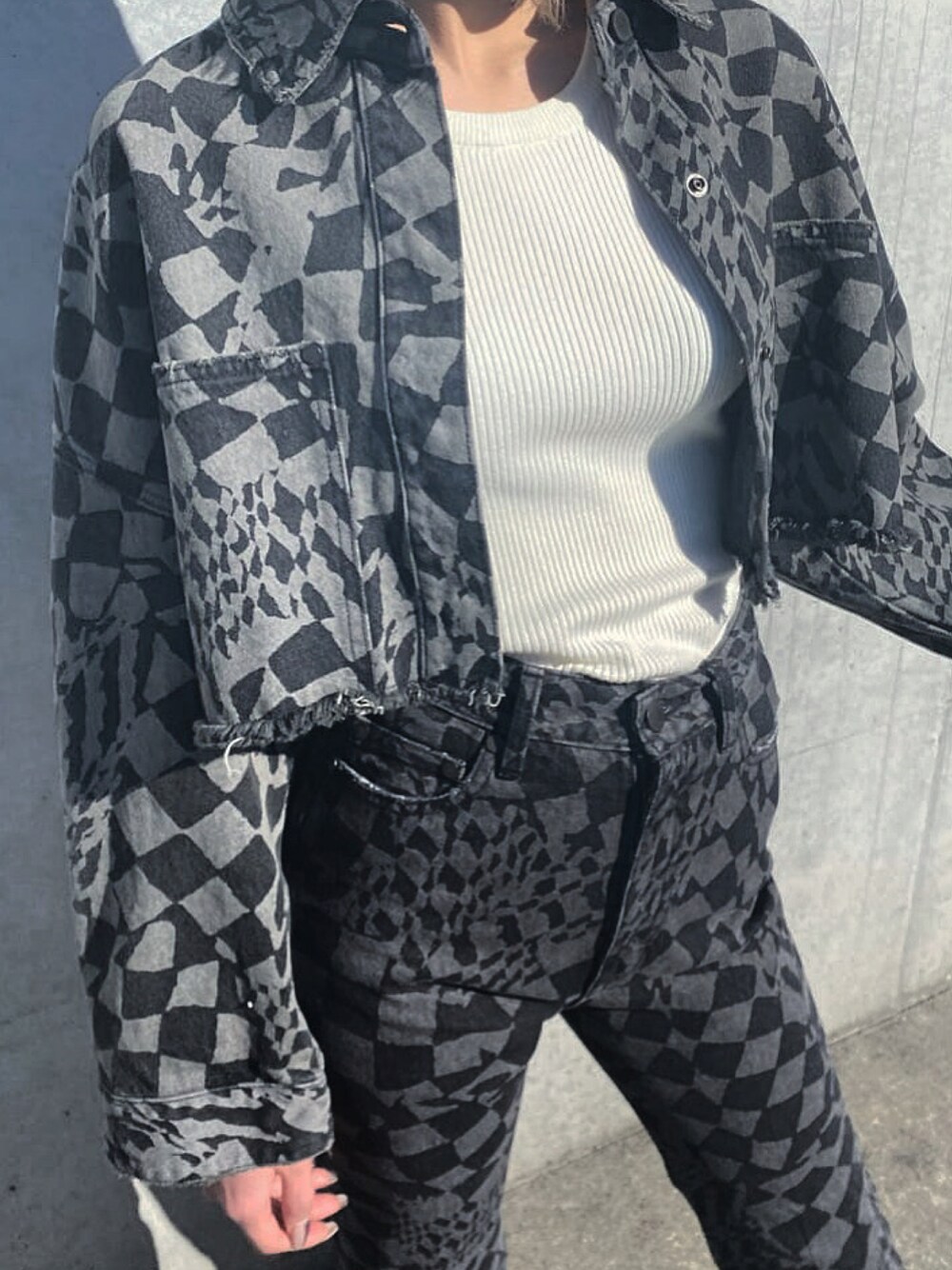 「EMODA、EMODASTAFF、春コーデ、ootd、セットアップ、デニムジャケット」｜「EMODAのボールドカットデニムショートジャケット（デニムジャケット、その他）」を使った、EMODA Official_STAFFさん（レディース・164cm）の春コーディネートの1枚目の写真