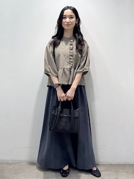 「OPAQUE.CLIP（オペークドットクリップ）の【UV／接触冷感／吸水速乾】フリルペプラムブラウス《防シワ／洗濯機OK》（シャツ/ブラウス、ブラウン系）」を使った、yuicciさん（レディース）の秋コーディネート