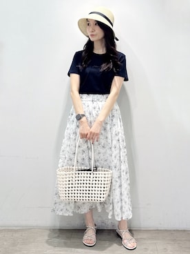 「index（インデックス）の【UVケア/接触冷感】フロントロゴ刺繍Tシャツ《洗濯機OK/S-3L/7col》（Tシャツ/カットソー、ブルー系）」を使った、yuicciさん（レディース）の夏コーディネート