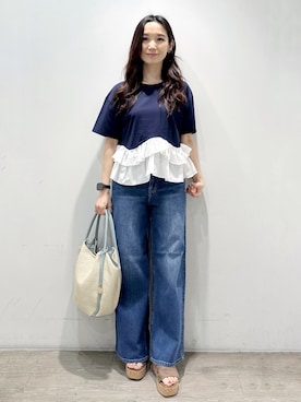 「OPAQUE.CLIP（オペークドットクリップ）の裾フリルドッキングTシャツ【洗濯機OK】（Tシャツ/カットソー、ブルー系）」を使った、yuicciさん（レディース）の夏コーディネート