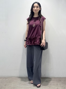 「OPAQUE.CLIP（オペークドットクリップ）の裾フリルドッキングカットソー【洗濯機OK】（Tシャツ/カットソー、レッド系）」を使った、yuicciさん（レディース）の夏コーディネート
