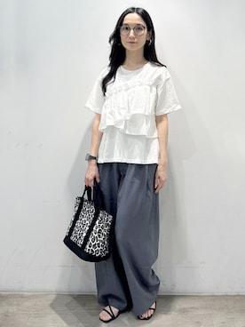 「OPAQUE.CLIP（オペークドットクリップ）の【接触冷感】アシメフリルドッキングカットソー《洗濯機OK》（Tシャツ/カットソー、ホワイト系）」を使った、yuicciさん（レディース）の夏コーディネート