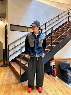 「CIAOPANIC（チャオパニック）の【ANTI WARP /アンチワープ】フロッキー加工トラッカージャケット（Denim jacket、ブルー系）」を使った、rirugaさん（メンズ・173cm）の秋コーディネート
