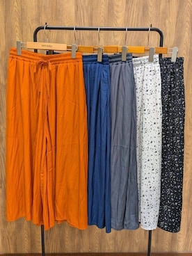 「DRESKIP（ドレスキップ）の【S-LL/裏地ひんやり】スカート見えで上品に マットサテンスカーチョ（その他パンツ、オレンジ系）」を使った、mikaさん（レディース）の夏コーディネート