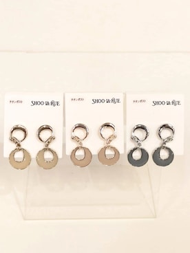「SHOO・LA・RUE（シューラルー）のカラーエポピアス（ピアス（両耳用）、ゴールド系）」を使った、mikaさん（レディース）の春コーディネート