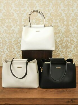 「SHOO・LA・RUE（シューラルー）の【通勤/セレモニー/2WAY】フロントバー金具3層トート（トートバッグ、ホワイト系）」を使った、mikaさん（レディース）の冬コーディネート