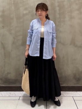 「grove（グローブ）の【貴島明日香さん着用】お仕事も普段も。今どきワークシャツブラウス（シャツ/ブラウス、ブルー系）」を使った、すえさん（レディース・158cm）の春コーディネート