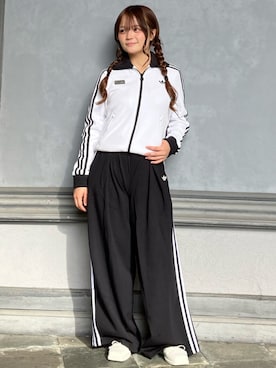 「アイテム（ジャージ、ホワイト系）」を使った、KMさん（レディース・156cm）の秋コーディネート