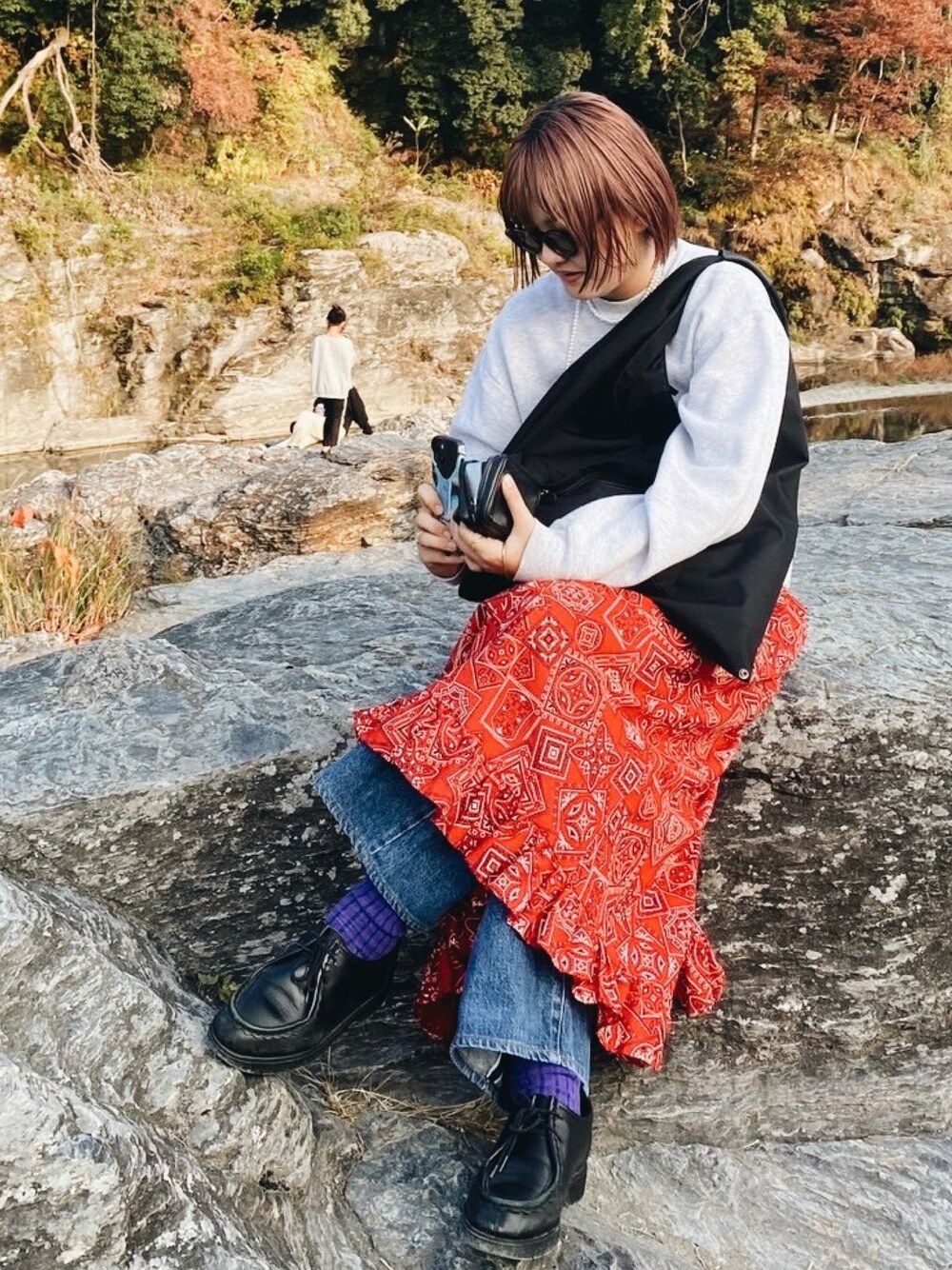「ジャパニーズバッグ、スカパン」｜「VINTAGEのアイテム（スカート、レッド系）」を使った、Slさん（レディース・163cm）の夏コーディネートの1枚目の写真