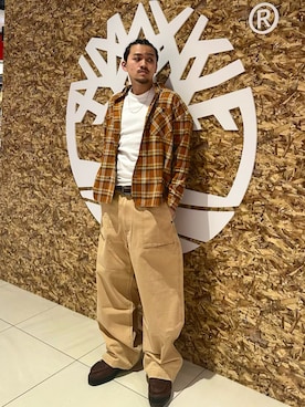「Timberland（ティンバーランド）のアイテム（パンツ）」を使った、HIROKI ARAさん（メンズ・175cm）の春コーディネート