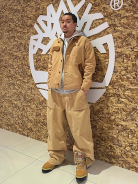 「Timberland（ティンバーランド）のアイテム（パンツ）」を使った、HIROKI ARAさん（メンズ・175cm）の春コーディネート