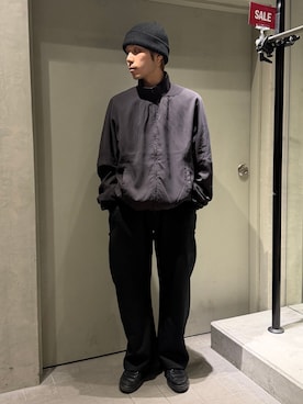 「NVRFRGT（ネヴァーフォーゲット）のNVRFRGT × WISM別注 CURVED LEG UTILITY TRACK PT（その他パンツ、ブラック系）」を使った、YOSHIMURAさん（メンズ・170cm）の冬コーディネート