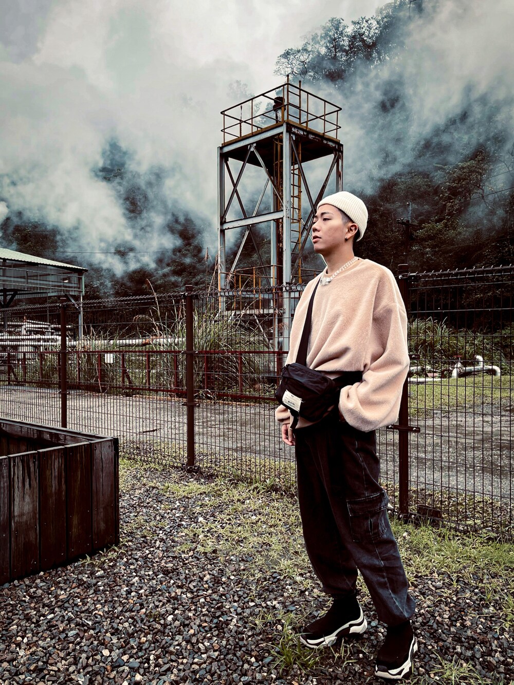 「ootd、街頭穿搭、休閒、牛仔褲、工裝褲、毛帽、穿搭」｜「wamのアイテム（ニットキャップ/ビーニー、ベージュ系）」を使った、Bc Shawnさん（メンズ・168cm）の冬コーディネートの1枚目の写真