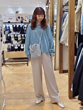 「アイテム（クラッチバッグ、シルバー系）」を使った、K・Nさん（レディース・161cm）の春コーディネート