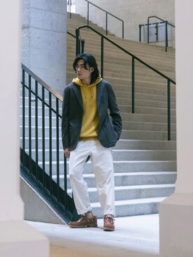 「アイテム（モカシン/デッキシューズ、ブラウン系）」を使った、Yatho Wongさん（メンズ・173cm）の春コーディネート