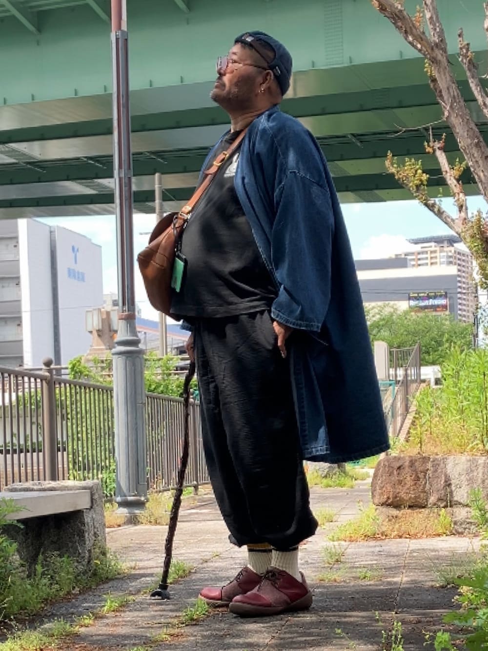 「春服、春、でぶ、デブでもオシャレ、デブママですがなにか？、メガネ×帽子、メガネおやじ」｜「Regetta Canoeのアイテム（スリッポン、ブラウン系）」を使った、メルヘン翁さん（メンズ・178cm）の春コーディネートの1枚目の写真