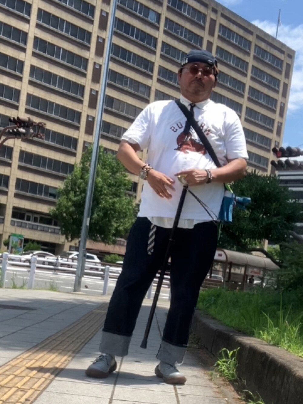 「おじさん、でぶ、デブですがなにか？、メガネおやじ、杖」｜「CUNEのアイテム（Tシャツ/カットソー、ホワイト系）」を使った、メルヘン翁さん（メンズ・178cm）の夏コーディネートの1枚目の写真