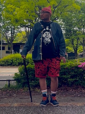 「crocs（クロックス）のアイテム（シューズ）」を使った、　　鶴屋丸芳露さん（メンズ・180cm）の春コーディネート