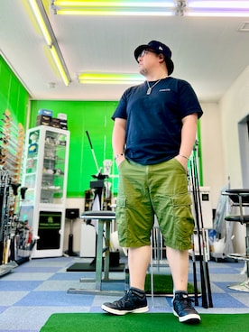 「AVIREX（アヴィレックス）のアイテム（カーゴパンツ、グリーン系）」を使った、101mmgさん（メンズ・175cm）の夏コーディネート