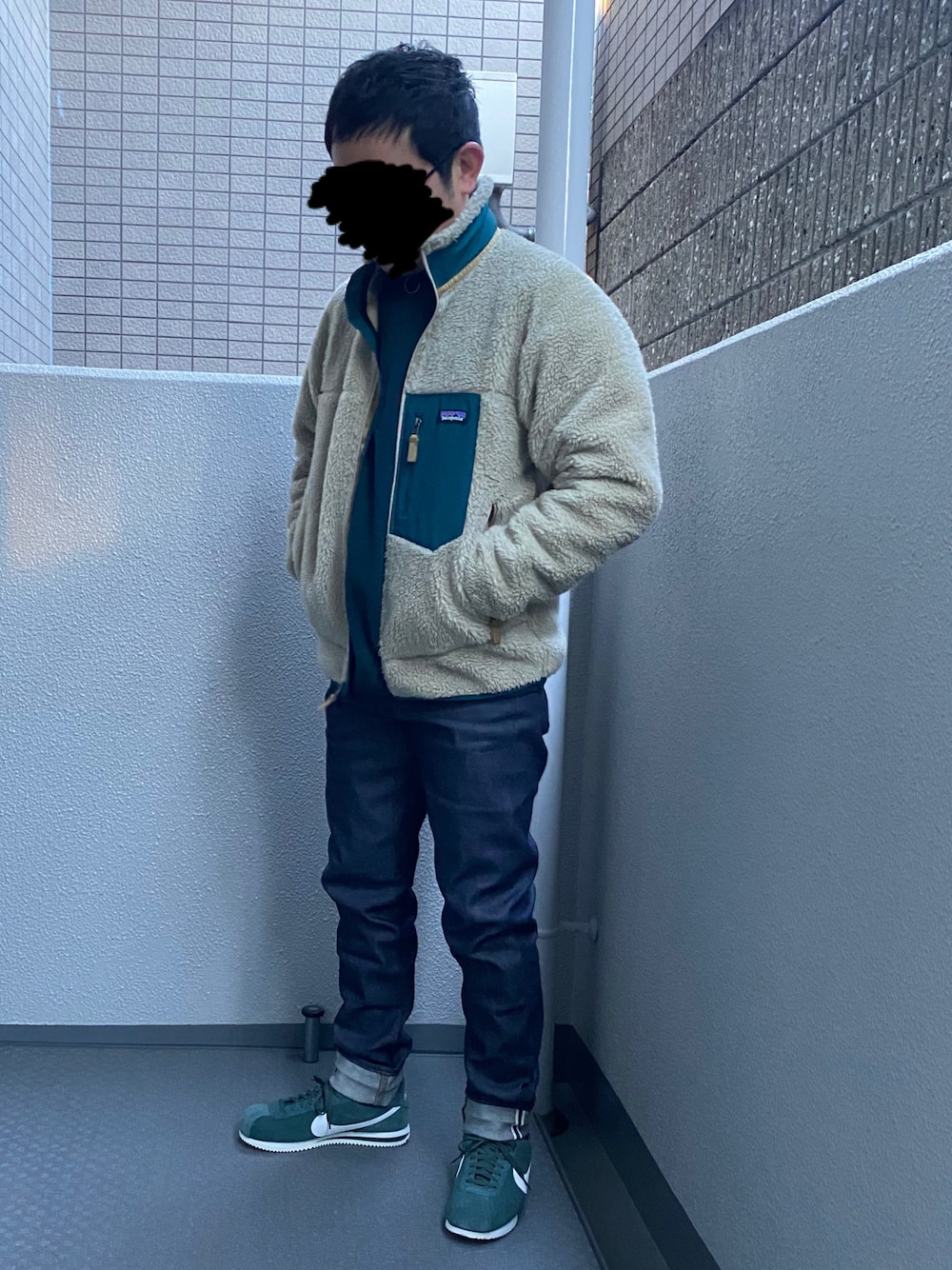 「カジュアルコーデ、冬アウター、冬コーデ、ニット、レトロX、パタゴニア、デニム、デニムパンツ、スニーカー、コルテッツ、ハーフジップ、休日スタイル、お出かけコーデ、シンプルコーデ、おでかけコーデ」｜「niko and...のWJQハーフジップニットプルオーバー（ニット/セーター、グリーン系）」を使った、shinさん（メンズ・168cm）の冬コーディネートの1枚目の写真