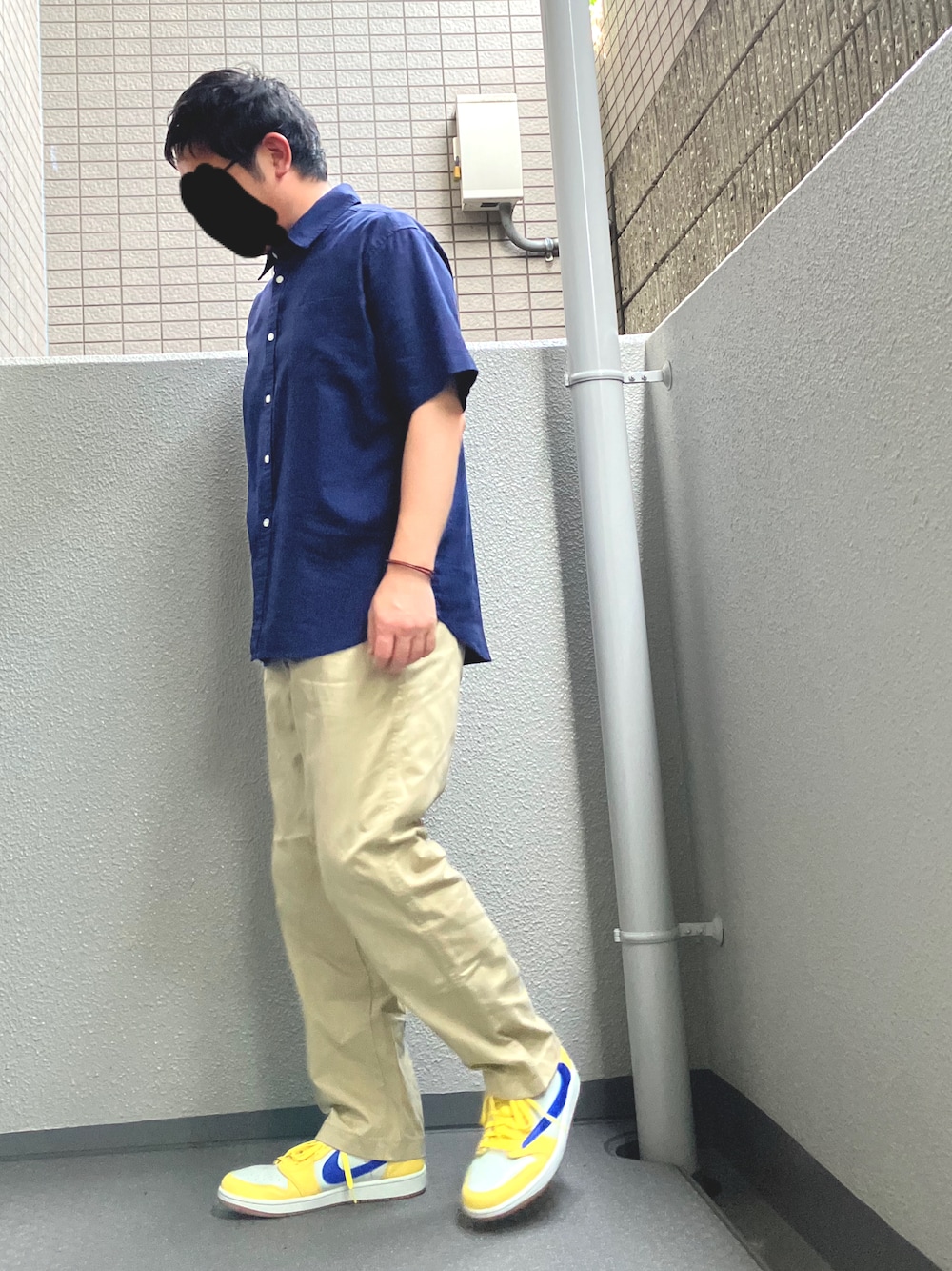「アツいコーデ全部見せ、お出かけコーデ、シャツスタイル、夏コーデ、スニーカー、チノパン、シャツ、休日スタイル、NIKE、エアジョーダン、UNIQLO、ネイビー、ベージュ、イエロー」｜「NIKEのアイテム（スニーカー、イエロー系）」を使った、shinさん（メンズ・168cm）の夏コーディネートの1枚目の写真