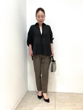 「UNTITLED（アンタイトル）の【2WAY/マシンウォッシャブル】カシュクールデザインシャツ（シャツ/ブラウス、ブラック系）」を使った、wachi1000さん（レディース）の春コーディネート