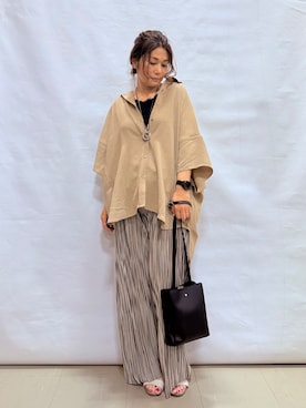 「SHOO・LA・RUE（シューラルー）の【洗濯後しわになりにくい/体型カバー】きちんとゆるっと 大人の抜け感 ポンチョ風カラーシャツ（シャツ/ブラウス、ベージュ系）」を使った、fuuさん（レディース・156cm）の夏コーディネート