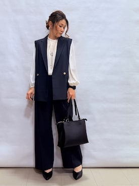 「SHOO・LA・RUE（シューラルー）の【洗濯機可/通勤/裏地つき】プチフリルで上品に クルーネックブラウス（シャツ/ブラウス、ホワイト系）」を使った、fuuさん（レディース・156cm）の冬コーディネート