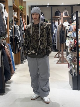 「アイテム（Tシャツ/カットソー、グリーン系）」を使った、大空さん（メンズ・176cm）の秋コーディネート