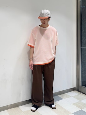 「niko and...（ニコアンド）の【接触冷感】ライトドライイージーパンツ（その他パンツ、ブラウン系）」を使った、大空さん（メンズ・176cm）の春コーディネート