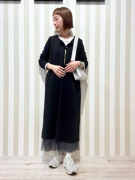 「SHOO・LA・RUE（シューラルー）の【洗濯機可】なめらかタッチ ハーフジップ Vネックジャンパースカート（ワンピース、ブラック系）」を使った、masuyo1219さん（レディース・163cm）の春コーディネート