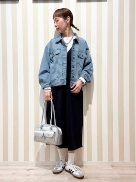 「SHOO・LA・RUE（シューラルー）の【SHOO・LA・RUE DENIM】羽織るだけでこなれる　オーバーサイズデニムジャケット（デニムジャケット、ブルー系）」を使った、masuyo1219さん（レディース・163cm）の冬コーディネート
