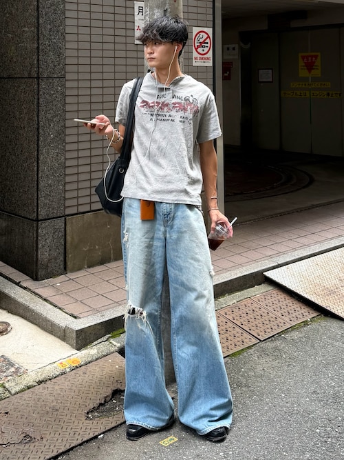 「AAKAM（アーカム）のCrack Henry Neck Half Top (Gray)（Tシャツ/カットソー）」を使った、中村瑞輝(みずきち)さん（メンズ・176cm）の夏コーディネート