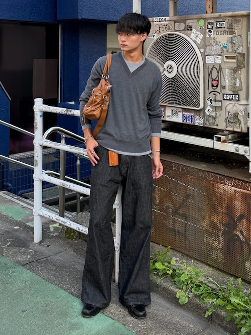 「SINSS(シンス)のLayered V-neck knit / レイヤードVネックニット(ニット/セーター)」を使った、中村瑞輝(みずきち)さん(メンズ・176cm)の秋コーディネート