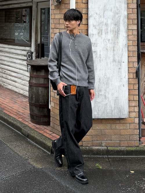 「SINSS（シンス）のWashable henley knit / ウォッシャブルヘンリーニット（ニット/セーター）」を使った、中村瑞輝(みずきち)さん（メンズ・176cm）の秋コーディネート