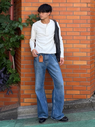 「SINSS(シンス)のCompact rib henley LS T-shirt / コンパクトリブヘンリーロングスリーブTシャツ(Tシャツ/カットソー)」を使った、中村瑞輝(みずきち)さん(メンズ・176cm)の秋コーディネート