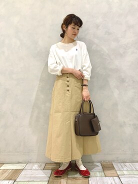 「POU DOU DOU（プードゥドゥ）のサスペンダー付きボタンフライスカート（スカート、ベージュ系）」を使った、kondoさん（レディース・156cm）の秋コーディネート