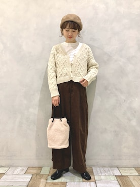 「POU DOU DOU（プードゥドゥ）のコーデュロイオジパンツ（その他パンツ、ブラウン系）」を使った、kondoさん（レディース・156cm）の冬コーディネート
