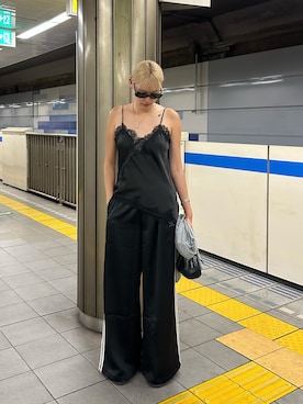 「adidas（アディダス）のadidas アディダス W FIREBIRD TP WL ロングパンツ IU2520 BLACK（その他パンツ）」を使った、すみなさん（レディース・171cm）の秋コーディネート