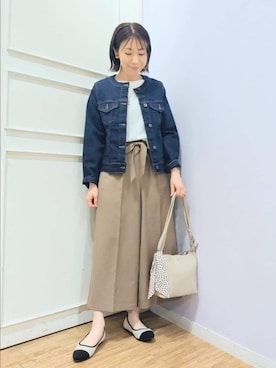 「SHOO・LA・RUE（シューラルー）の【SHOO・LA・RUE DENIM】大人のための ストレッチ コンパクトデニムジャケット（デニムジャケット、ブルー系）」を使った、miomioさん（レディース・157cm）の春コーディネート