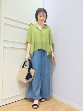 「SHOO・LA・RUE（シューラルー）の【洗濯機可/体型カバー】柄アソート ポンチョ風シアーシャツ（シャツ/ブラウス、グリーン系）」を使った、miomioさん（レディース・157cm）の春コーディネート