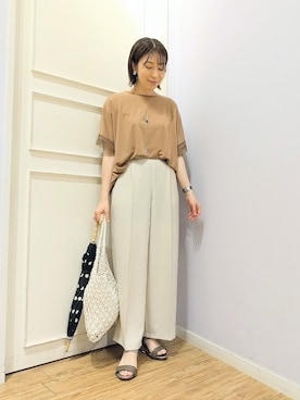 「SHOO・LA・RUE（シューラルー）の【ひんやり/UV】お袖レースが上品 ゆったりとろみトップス（Tシャツ/カットソー、イエロー系）」を使った、miomioさん（レディース・157cm）の夏コーディネート